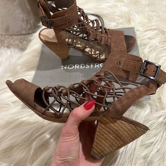 Super cute Vince camuto heels! - Picture 2 of 7